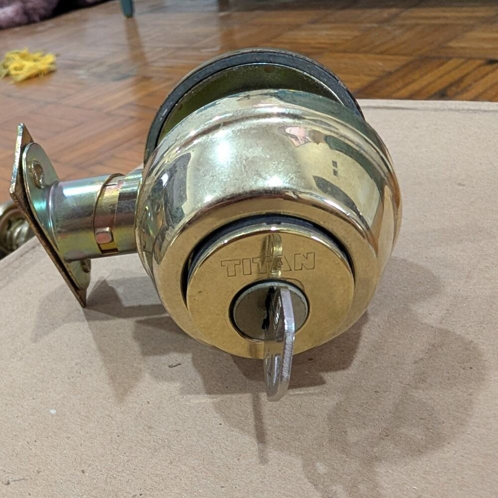 Kwikset Titan Deadbolt Lockset, Polished Brass with Key